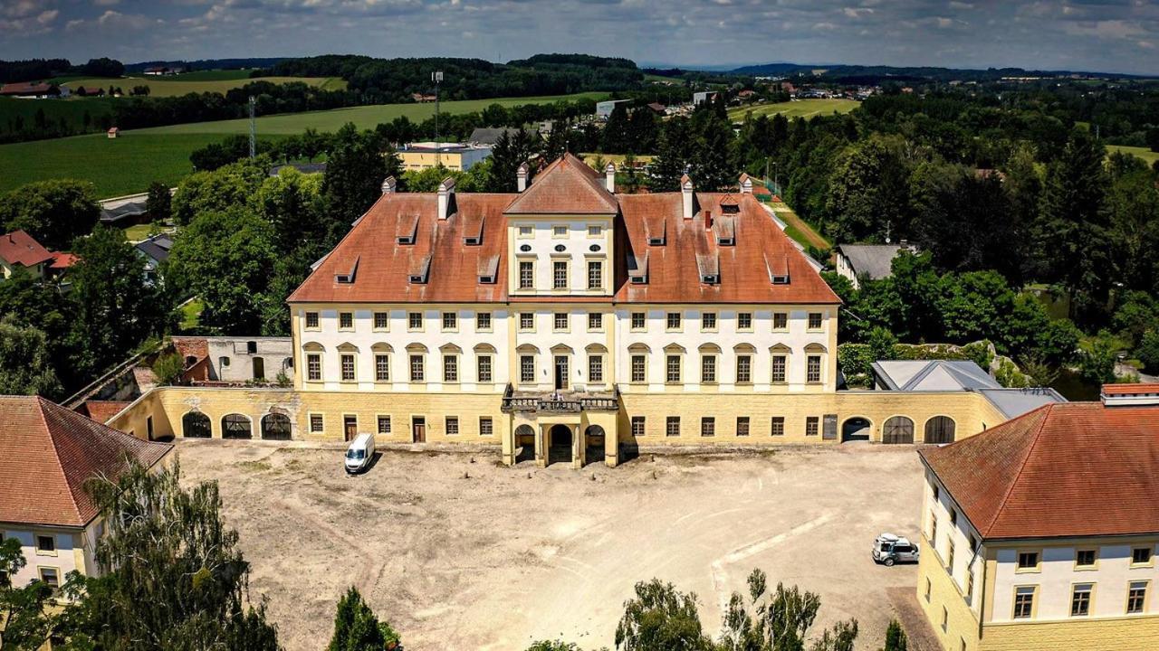 Innviertler Versailles Aurolzmunster Eksteriør billede